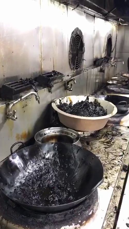 廚房油煙機清洗 不看不知道，廚房的油煙真的很臟！