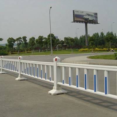 PVC塑鋼護欄的多功能應用與視覺展示